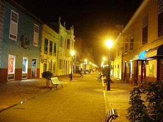 calle Real de noche en San Sebastian
de la Gomera
